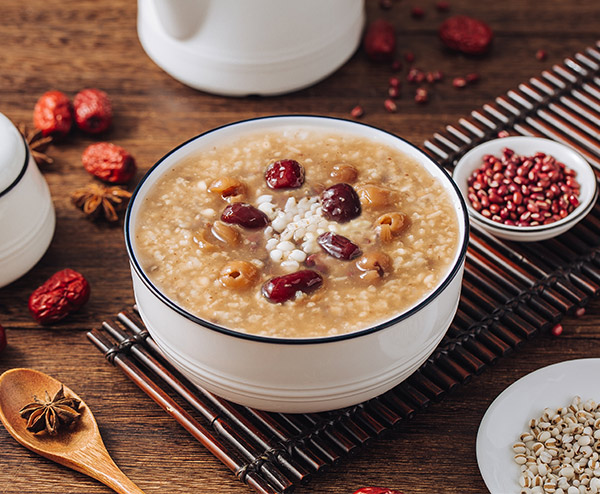 桂圆红枣薏米粥