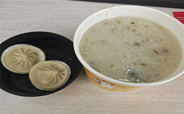 粥员外灌汤小笼包