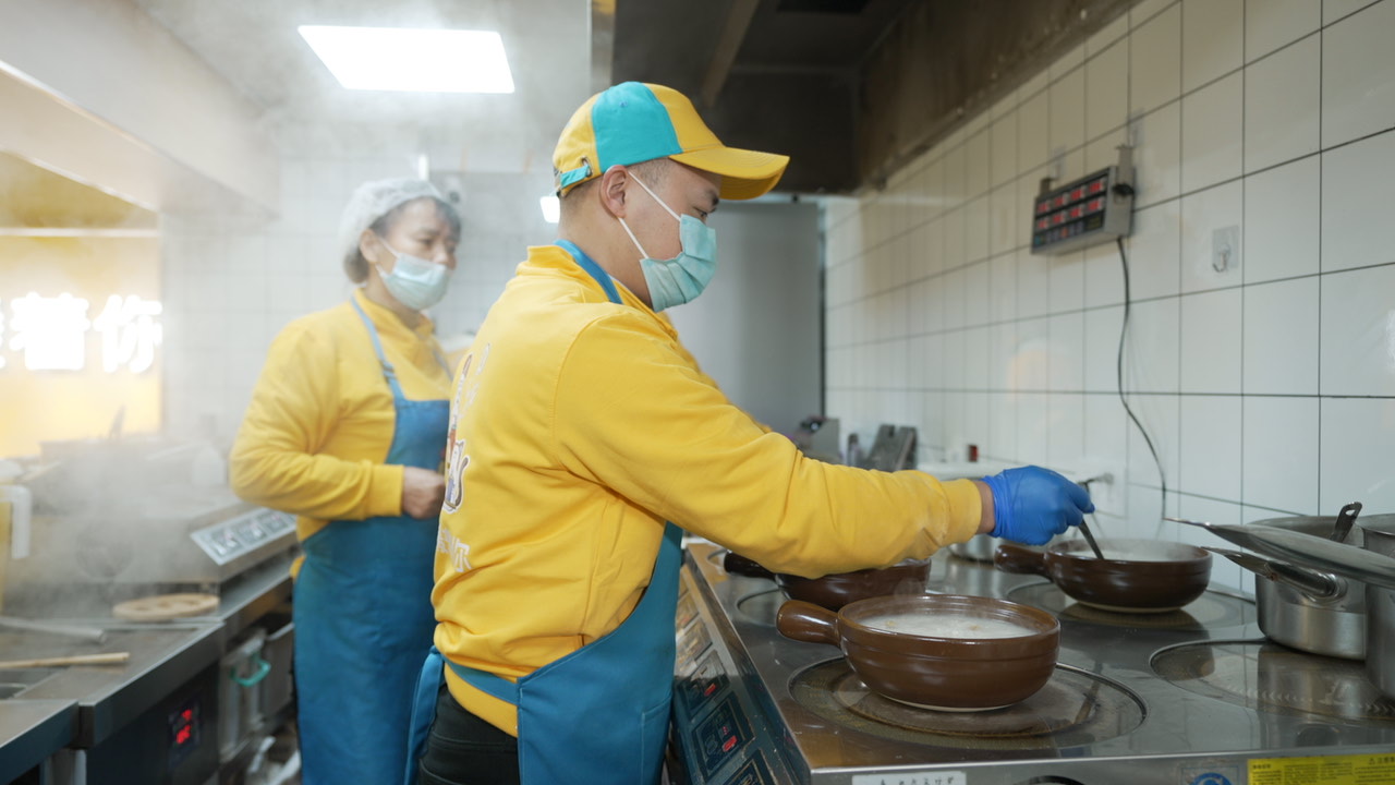 福州粥员外堂食粥店
